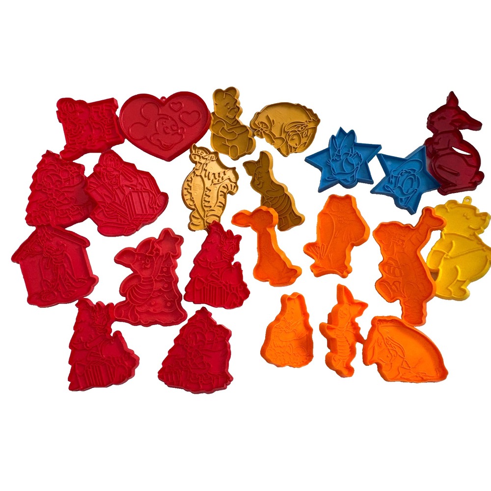22 Vtg DISNEY Plastic COOKIE CUTTERS Mickey Minnie Mouse Donald Daisy Duck Pooh
